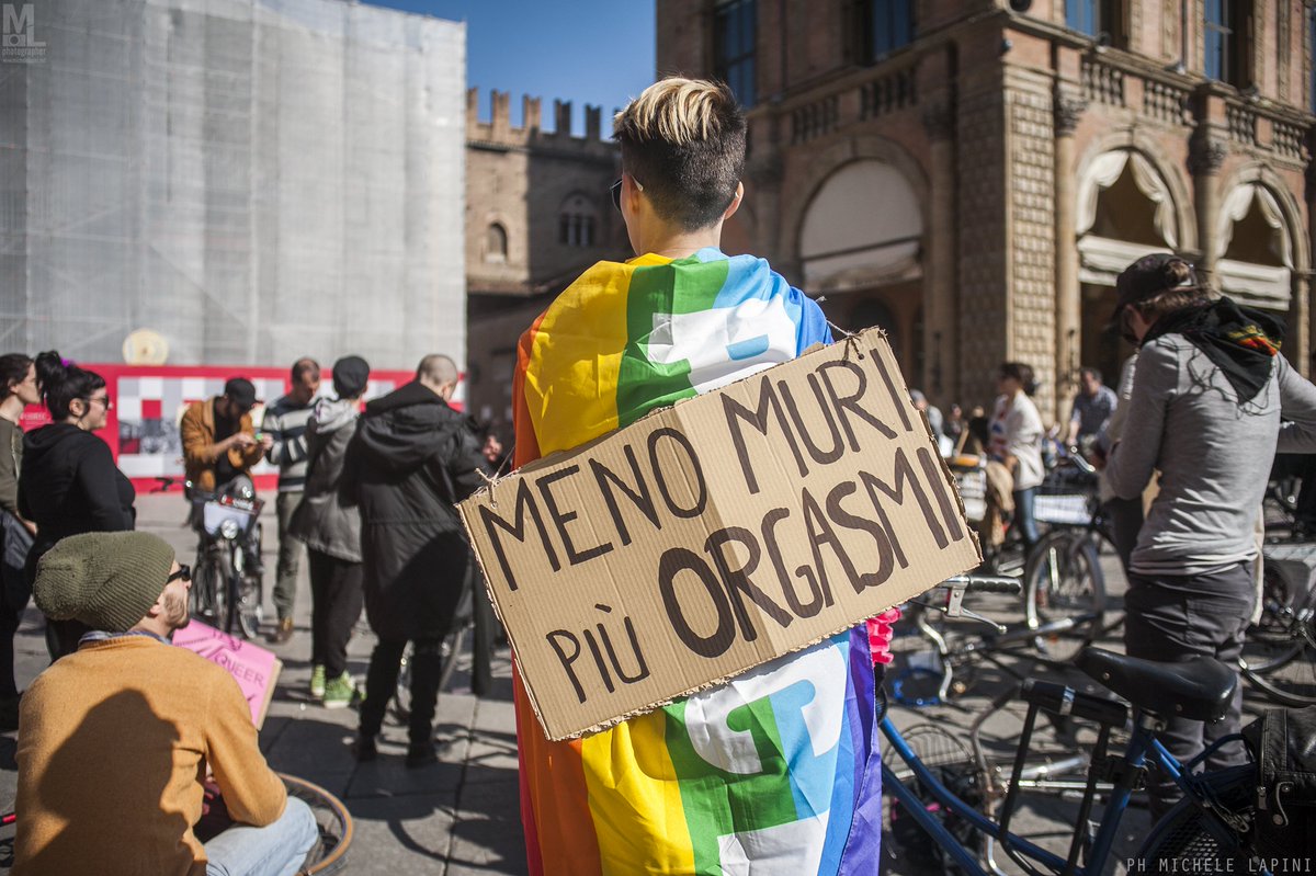 MicheleLapini's tweet photo. #Sintesi. #Attivist* della #consultoria #Queer sgomberata ieri a #Bologna in #presidio e interrompono #ConsiglioComunale. #femminismo #photo https://t.co/Ee2noVk6M2