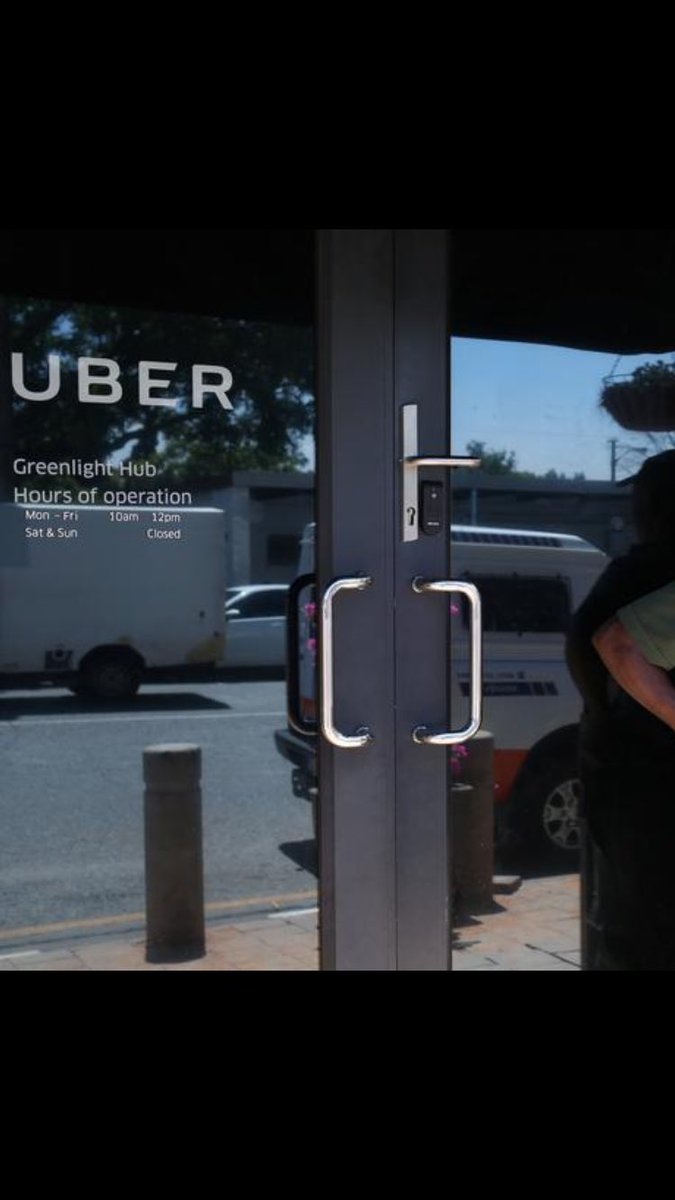 TumiTumz's tweet image. Can I come up with a biz idea so great that I only work 2hrs a day yet make billions 😔.  #TaxiStrike #UberProtest