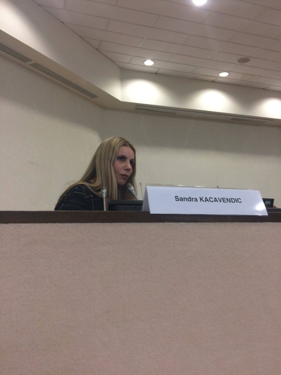 CDLA44's tweet photo. La conférence de Sandra Kacavendic sur les révoltes non violentes c'est dans un instant #qalpd #nonviolence cc @CANVASNVS https://t.co/QsaKhLQYu4