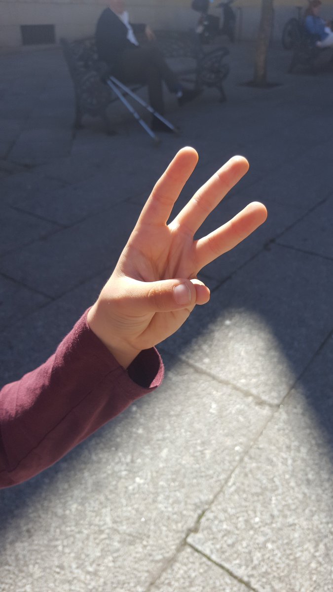 signappsos's tweet photo. el pulgar protege al meñique. El fuerte protege al débil . si necesitas cualquier ayuda en cualquier parte del mundo..haz este gesto! https://t.co/fQpHACIFAp