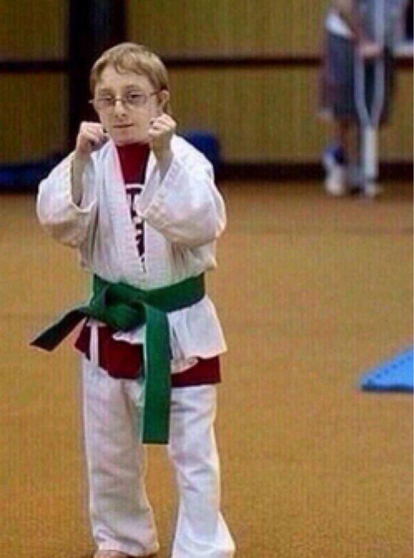 MensHumor's tweet photo. When you see someone looking at your girl https://t.co/G0NRrFh4yA