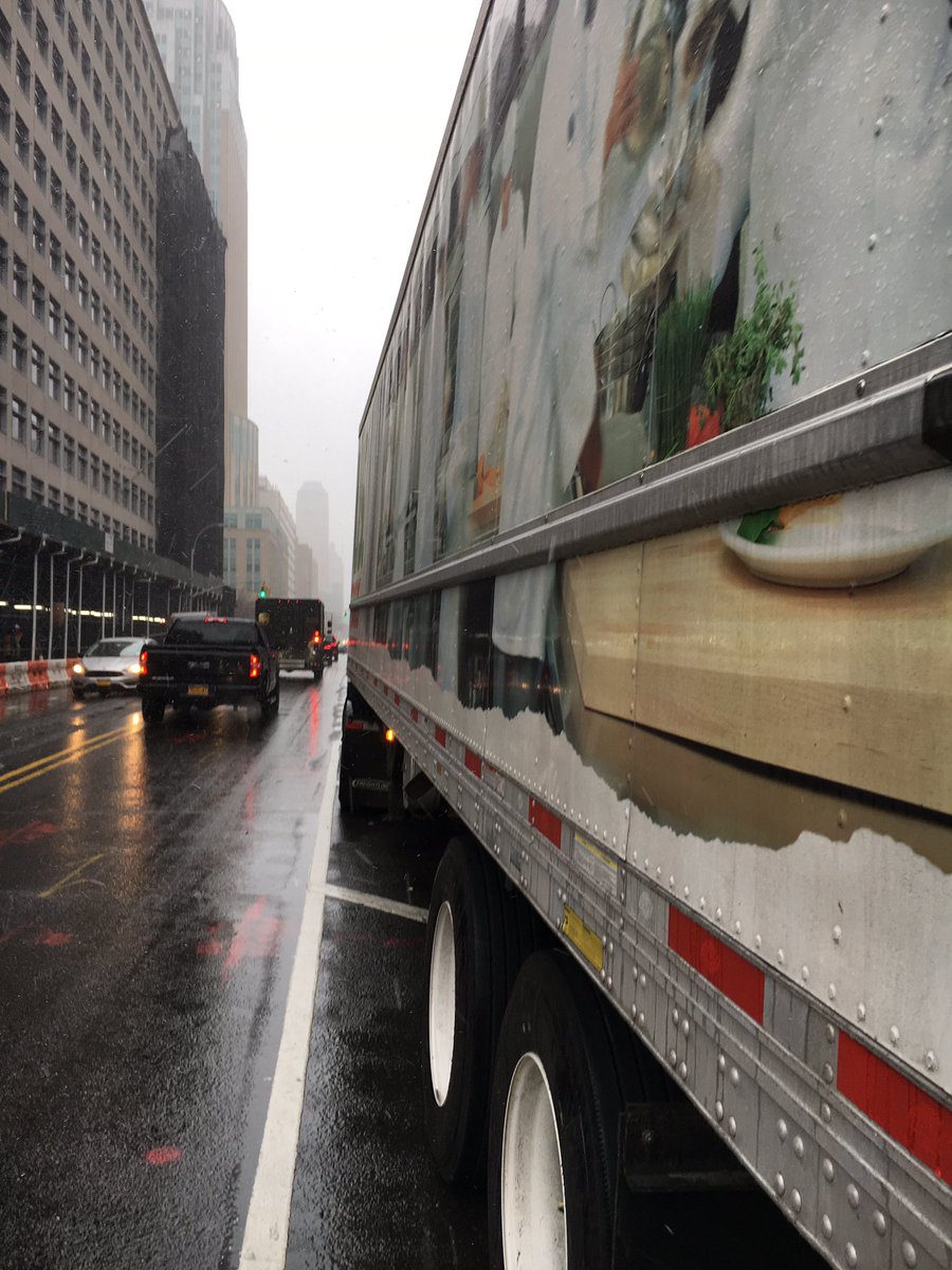 D00RZ0NE's tweet image. Which side do you recommend, @FreshDirect? #bikeNYC #FixJaySt