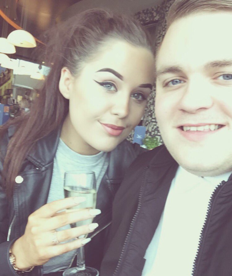 caitlinnimmo's tweet image. Prosecco time, byeeee bitches✈️