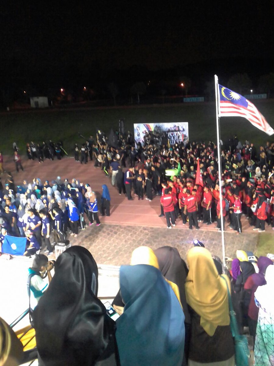 sekrefast_usim's tweet photo. (Live Update SuFa)
Perbarisan Setiap Fakulti
#Sufa2017
#SekreFast https://t.co/g0DyhW3sHz