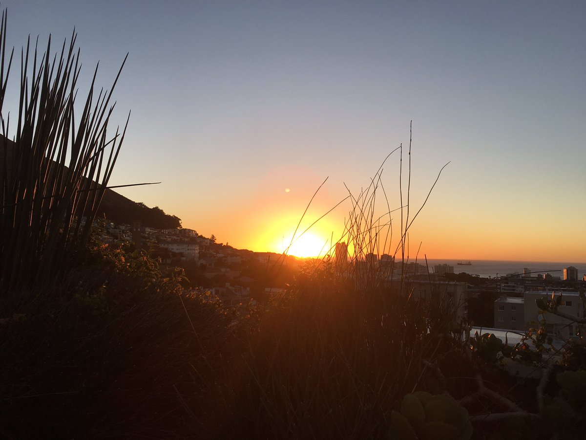 Amazing sunset last night from the <a href="/CapeRoyale/">Cape Royale</a> rooftop 🌅 #travel #southafrica
