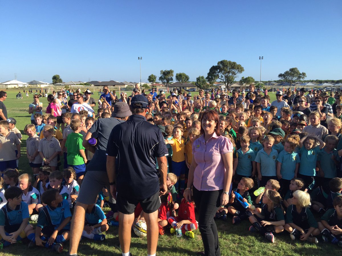 GeraldtonJSA's tweet photo. Great to see so many boys and girls playing soccer #kidshavingfun ⚽️ https://t.co/PJ8Djni0is