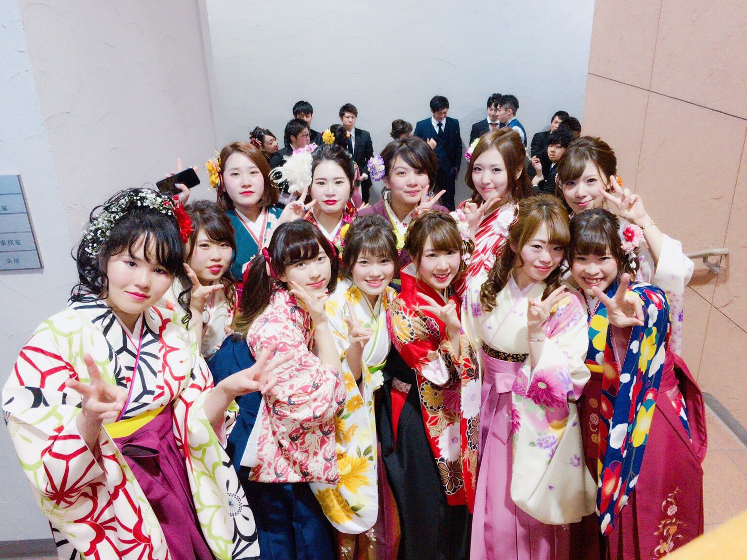 公式 千葉ビューティー ブライダル専門学校 昨日は2年生の卒業式が行われました 感動的な式典で熱いものが込み上げてきました いよいよ4月からは新社会人です 社会でのご活躍 期待しています 千葉