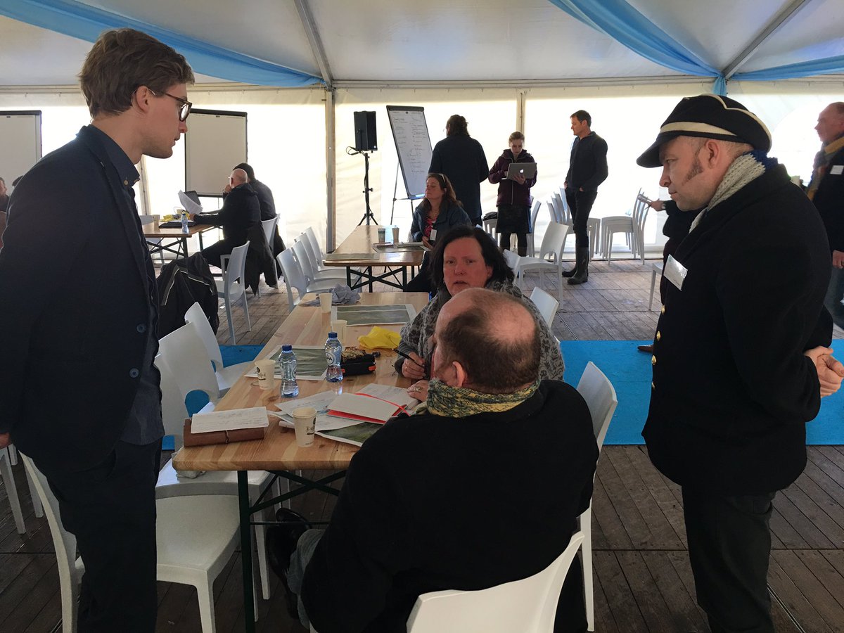 Buitenkansen (@buitenkans2017) on Twitter photo De beste pitcher van NL <a href="/JouriSchoemaker/">Jouri Schoemaker</a> helpt de deelnemers bij een goede pitch #vabathon De beste pitcher van NL <a href="/JouriSchoemaker/">Jouri Schoemaker</a> helpt de deelnemers bij een goede pitch #vabathon