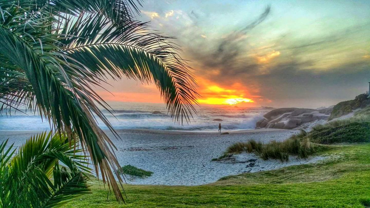 blueviewsvillas's tweet photo. Camps Bay beach in all its beauty! #campsbay #blueviews #bakoven #sunsets #weekend https://t.co/TRvcLigYaA
