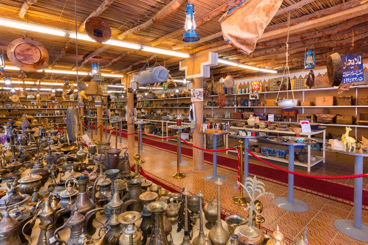 قال تعالى: إِنَّ اللَّهَ وَمَلائِكَتَهُ يُصَلُّونَ عَلَى النَّبِيِّ يَا أَيُّهَا الَّذِينَ آمَنُوا صَلُّوا عَلَيْهِ وَسَلِّمُوا تَسْلِيمًا