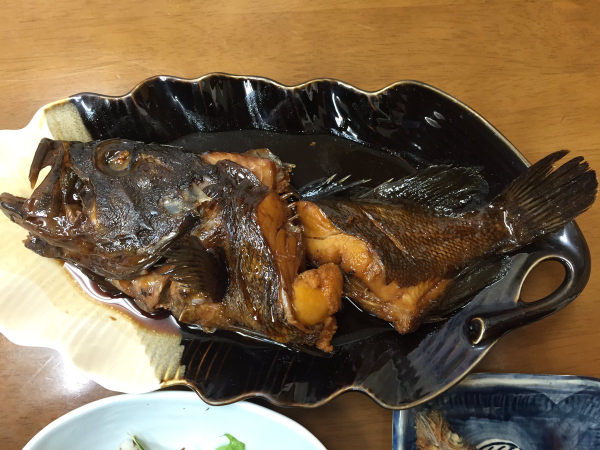 怪人鮭男 忠愛丸さんにてご飯 ソイの丸ごと煮付けとお刺身戦車盛り このソイがよぉく味が染みててマジ最高ったらなかった 戦車盛りは味がいいのはもちろん見栄えが大変キュート お隣の方と女将さんともお話しさせて頂き 大変有意義な夕食でご
