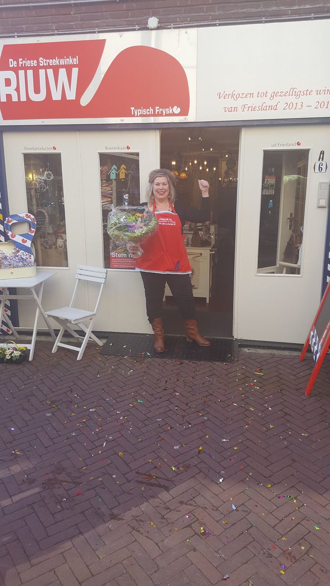 leeuwardenstad's tweet photo. Van harte gefeliciteerd @PRIUW ! #leukstewinkelvanNederland Trots en iedereen onwijs bedankt voor het stemmen! #mooilwd https://t.co/MyDmgaxxXW