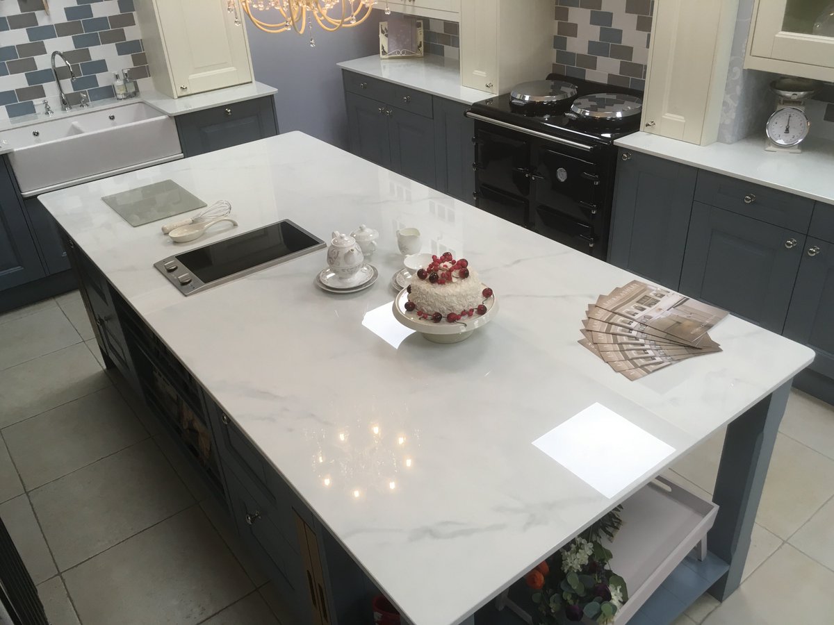 This gorgeous #kitchen in <a href="/Simply_Kitchens/">Simply Kitchens UK</a>' showroom features a luscious island covered in #Dekton XGloss Tundra #kitcheninspiration