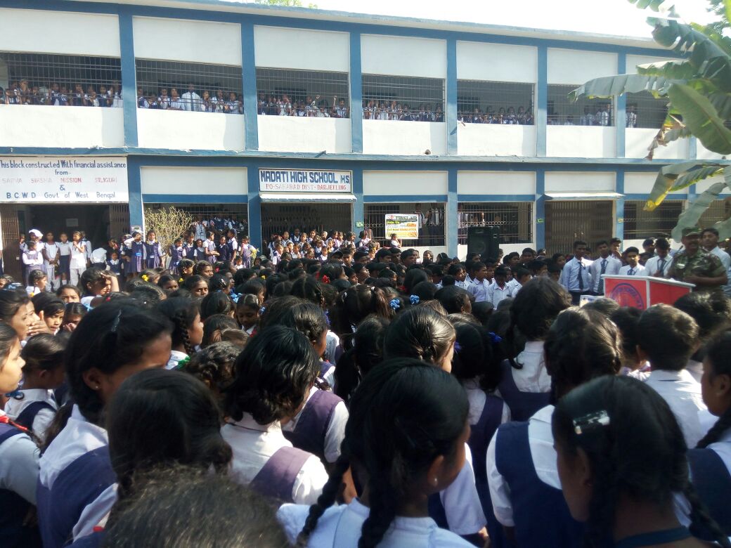 WBPolice's tweet photo. An Interaction of #DarjeelingDistPolice rural traffic unit with school students on safety &amp; security awareness  #ReachingThem #BridgingGap https://t.co/WNQpdZEOPY