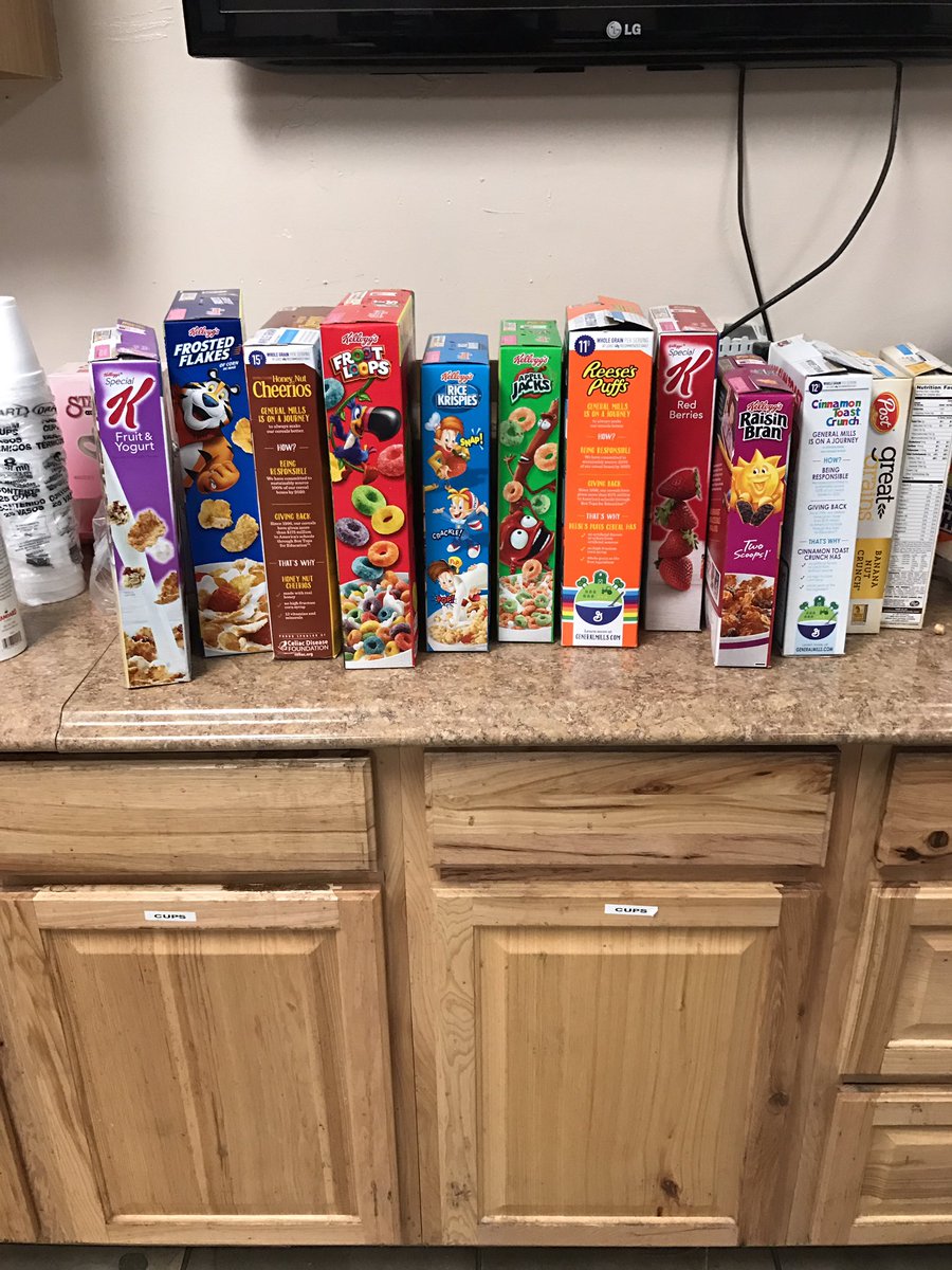 ShirelleHD3603's tweet photo. It's that time of the month @ store 3603 #CerealDay 😋🥄🥛 https://t.co/3E2ZI0fRh5