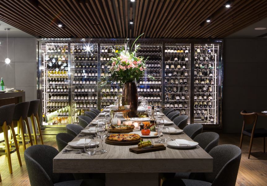 Convivial experiences that fit sun-drenched vibes of Dubai's buzzy marina are at <a href="/marinasocialdxb/">Marina Social Dubai</a> #DinersDisocvery bit.ly/2mM1SjZ