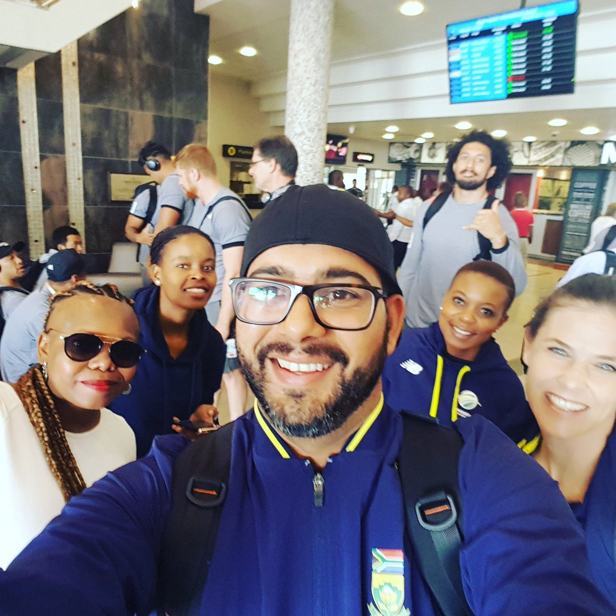 AK_MediaMan's tweet photo. #HelloBloem #bloeminvasion #MomentumFriendshipMatch #GreyCollege vs #RocklandsHub #MakingADifference #TheTeamThatRocks #SunWolvesPhotoBomber https://t.co/9A2vF2IKaJ