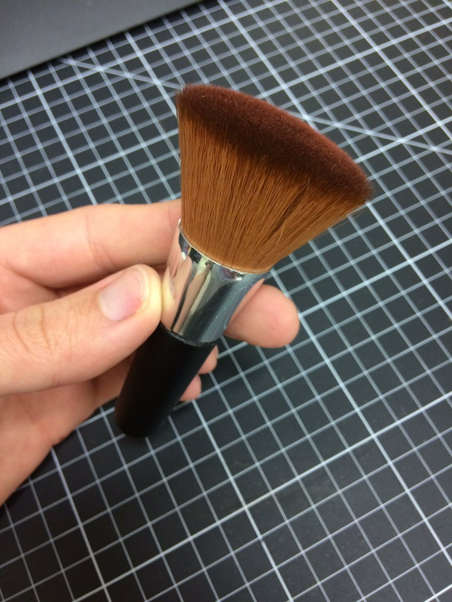 Hi <a href="/Ultimaker/">UltiMaker</a> another essential tool for cleaning fine dust and particles from processed prints: make-up brush