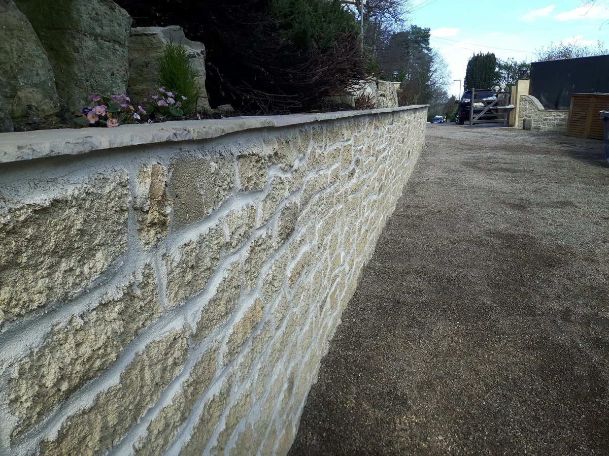 StoneFXWalls's tweet photo. 4 days to stone and cap 43 sq mtrs of block wall. #Decopierre stone , reassuringly expensive. https://t.co/iP7Sd2Dpet