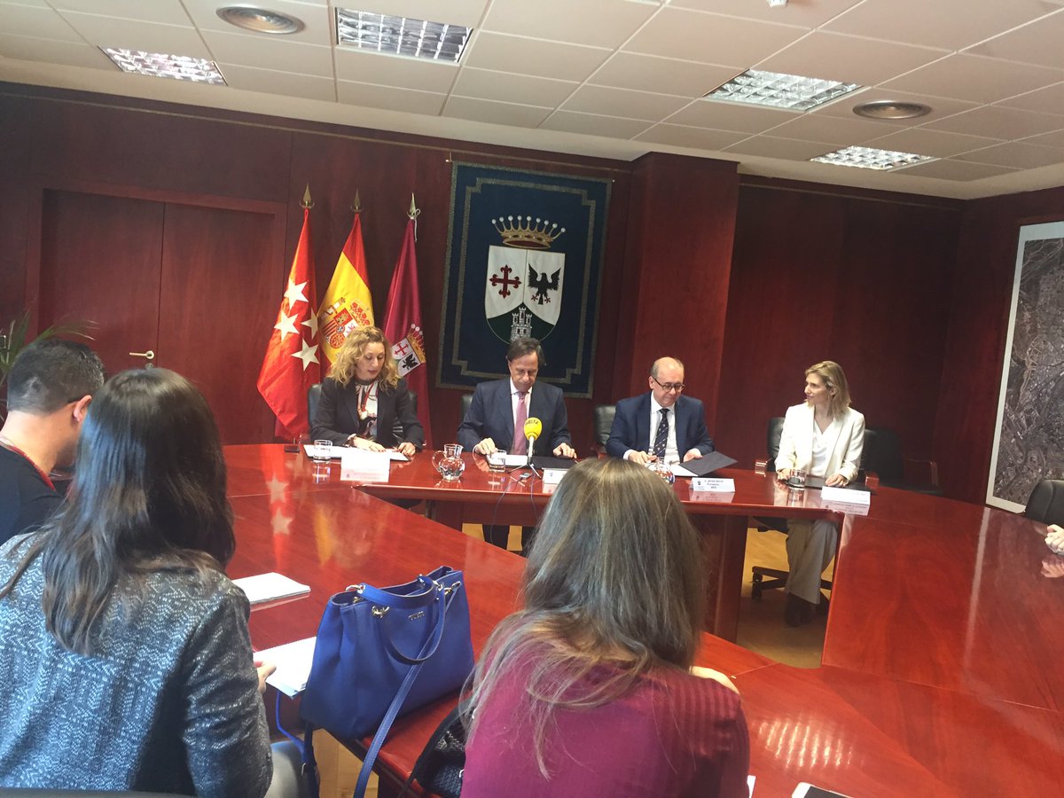 Convenio @Fund_Cdad_Alcob y <a href="/AICAempresarios/">AICA - Asociación de Empresarios de Alcobendas</a> por la creación oficina para atraer inversión y promocionar #Alcobendas