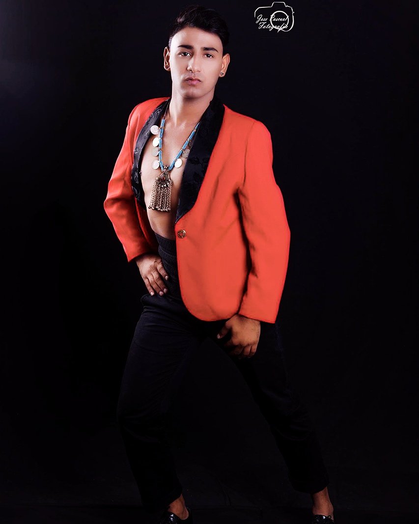 GOLDENBOYUKSEL's tweet photo. #moda #modamasculina #model #fashion #Estilo #modelo #hombe #traje #madrid #miamitv #look https://t.co/VE5tcHxEFd