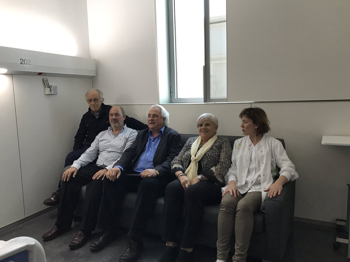 hospiolot's tweet photo. Els 8 sofàs-llits segur que milloraran l'estada de familiars i pacients de la Unitat 2 de la #FHOCG https://t.co/9HtY8hjnC5