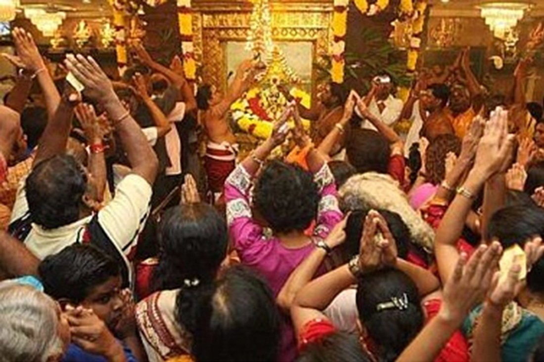 justarpan's tweet photo. Just In : After @iamsrk 's last tweet fans from different different religions gathered at Churches, Temples, Mosques etc.. https://t.co/zPBPEXNNe5