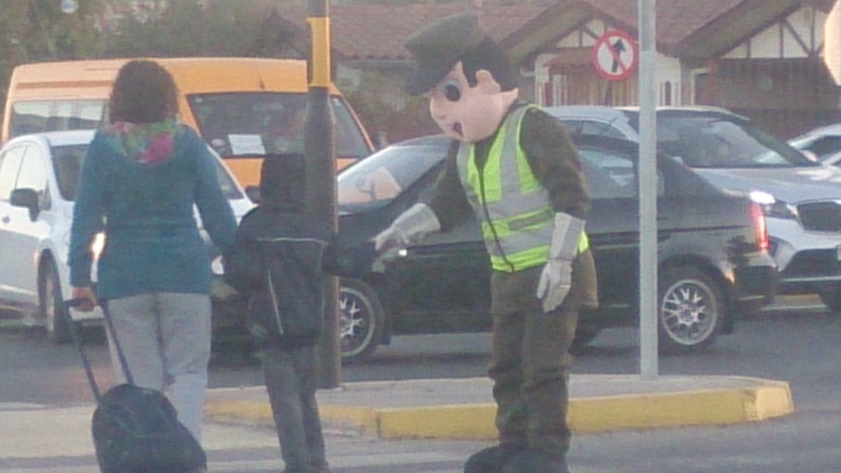 wakehumanQ's tweet photo. #carabineros más buena onda en el Belloto #Quilpué @Carabdechile @Quilpue @bombabelloto https://t.co/LN0AaHBC6X
