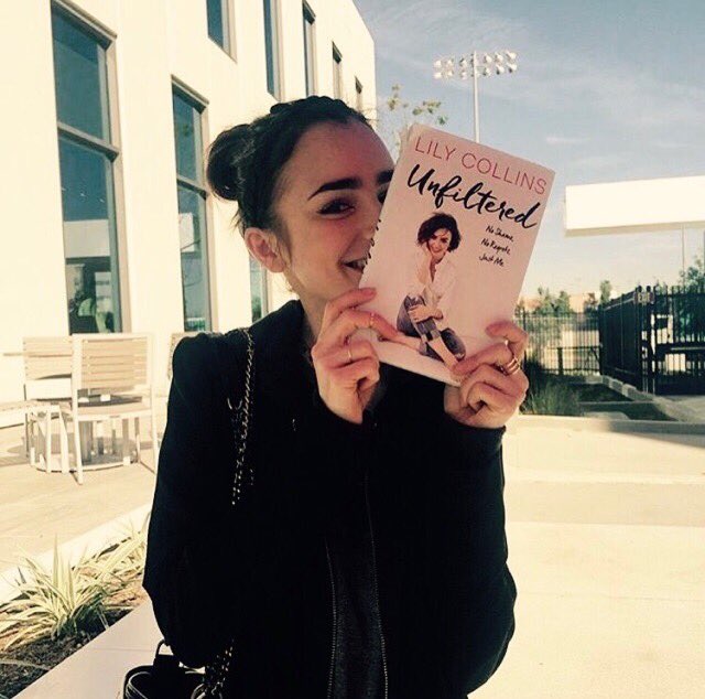 lilycollins's tweet image. Just a reminder — I'm going to be at @BNBuzz at @TheGroveLA this Saturday to chat and sign some books! Come by! Would love to meet you...