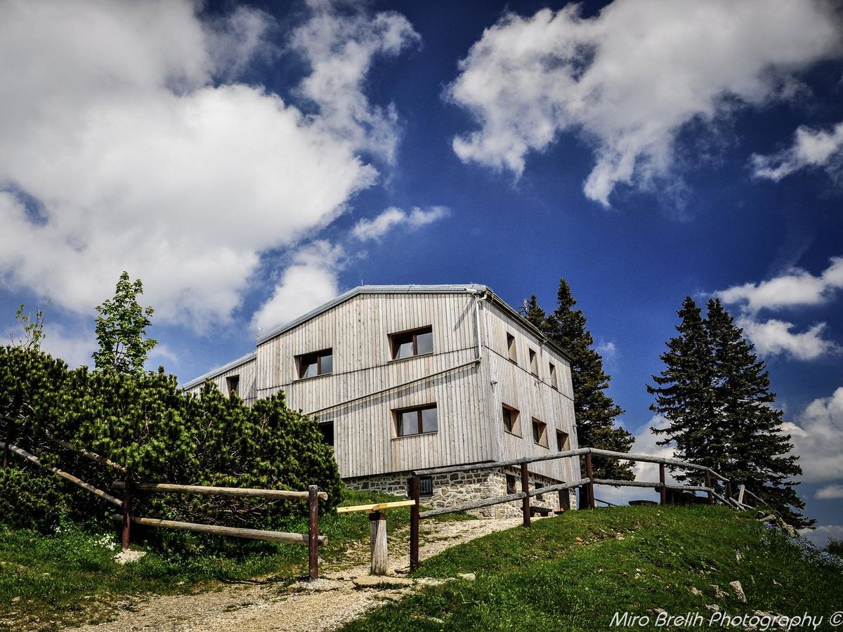 DiscoverAllNet's tweet photo. #Weekend is around the corner and maybe it's time for a dose of vitamin D !
#hiking #travel #adventures #Slovenia 
https://t.co/BP1ZNqmi4v https://t.co/JmGLoGwLMw