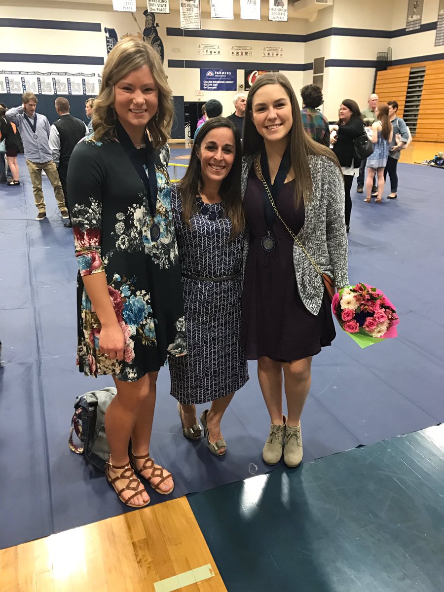 rulo_math's tweet photo. So blessed and honored to give my Silver shield to this amazing girl! Mentors, you all make me better! #FHCSilverShield #tooawesome https://t.co/e1cDpf3do8