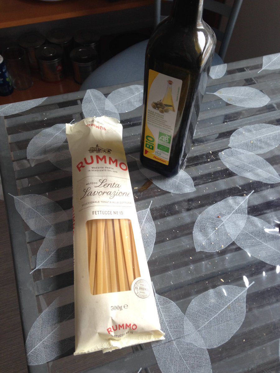 Renatomagyar's tweet photo. Troisième plat de pâtes de la semaine. #40Kilos https://t.co/TjaCeLoqVq