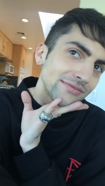 Туитовете на RT Mitch Grassi.