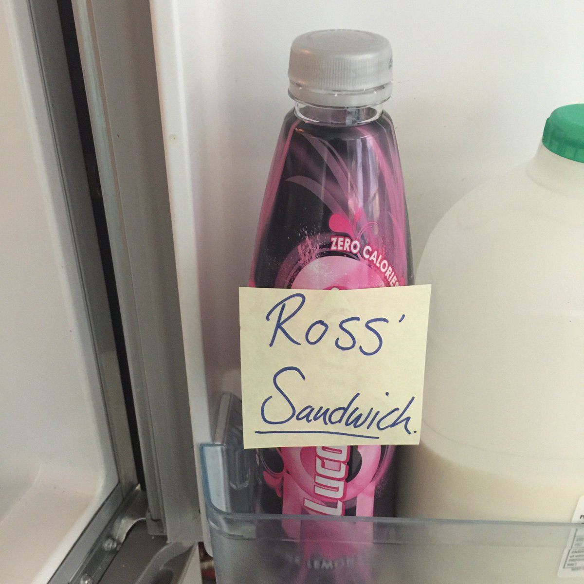 It's going down 💪🏽👊🏽😁 #friendsbanter #seriouslytho #rosssandwich #katiedoesntsharefood