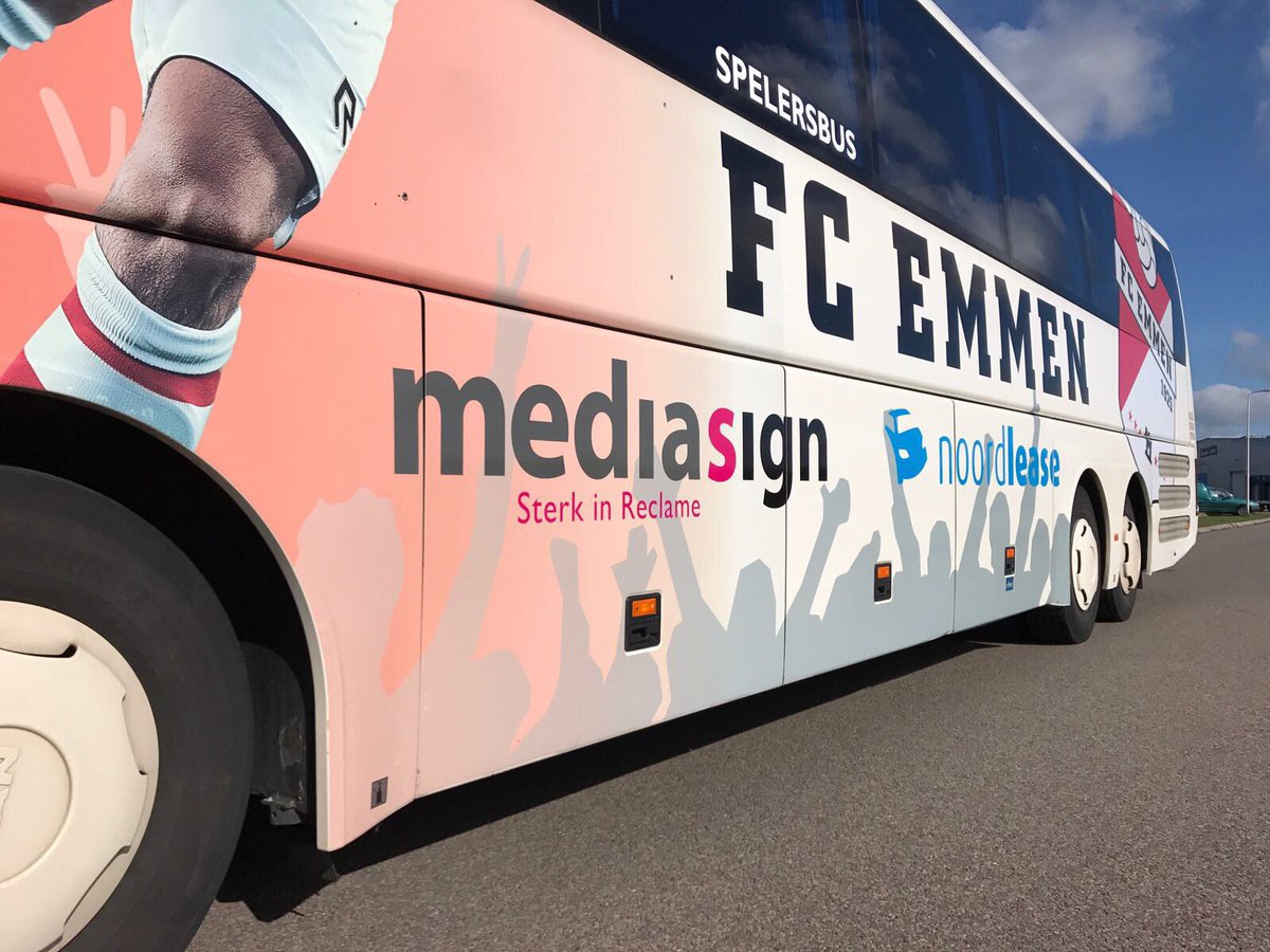 Wauw!! Hoe tof is de nieuwe spelersbus van FC Emmen?

<a href="/MediaSign/">Han Jansen</a> bedankt! #fcemmen #mediasign #spelersbus #jupilerleague