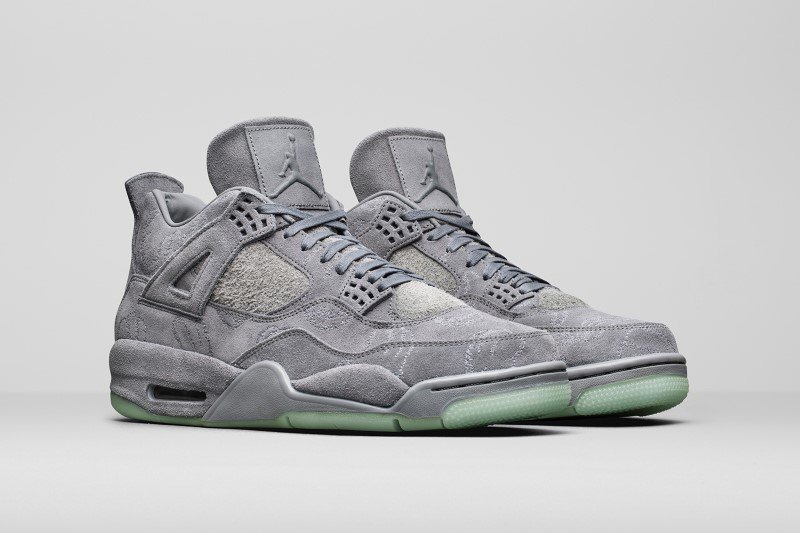 HommeEssential's tweet image. The collab @fyKAWS x #AirJordan 4 is officially unveiled - goo.gl/sEiItt #kaws #nike #airjordan #sneakers