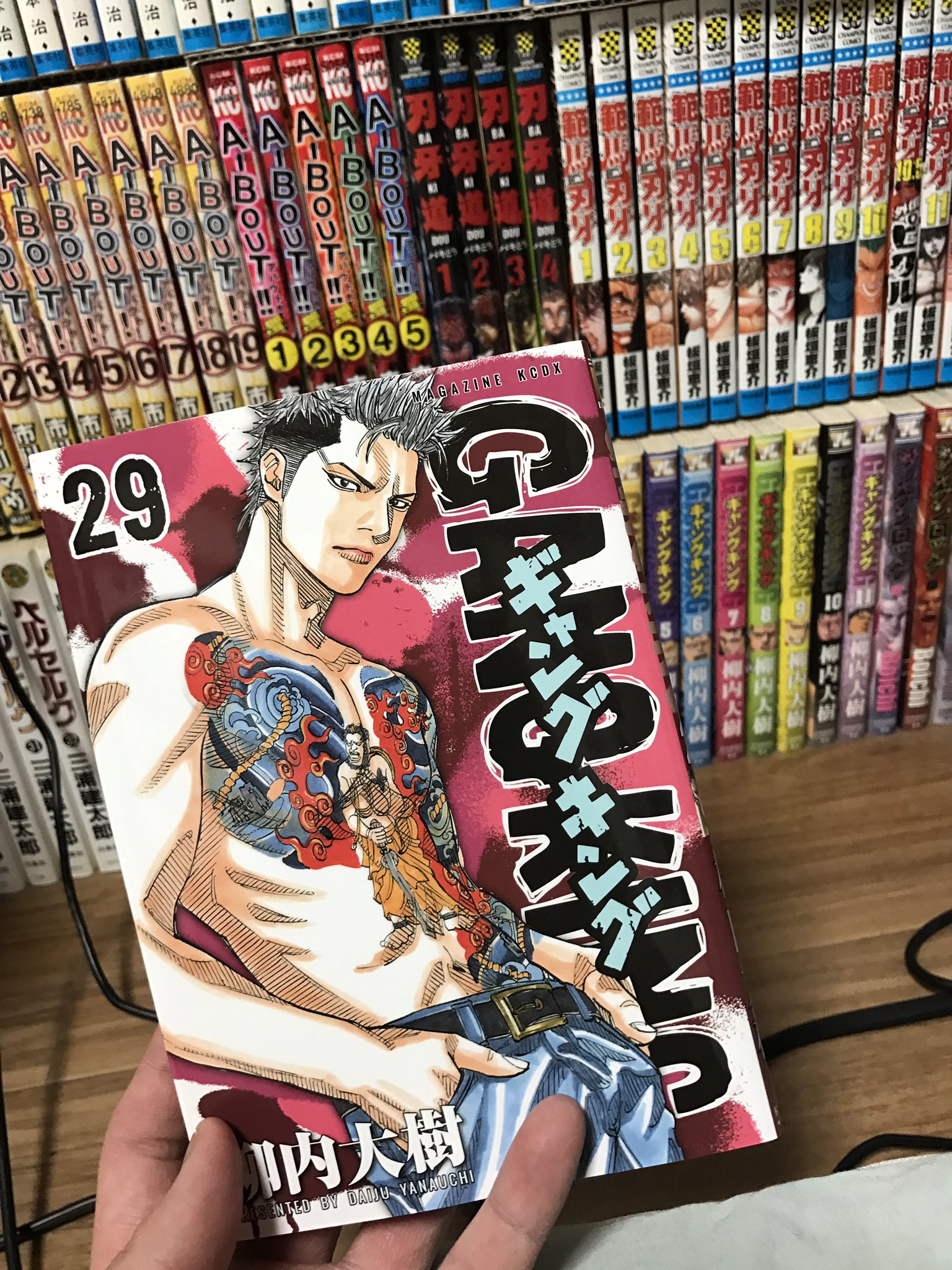 Tezi ついにギャングキング新刊出た ジミーvsアバレ最高 次は秋か 2ヶ月に1回ペースで出て欲しい ギャングキング T Co Cpxjgeglmj Twitter