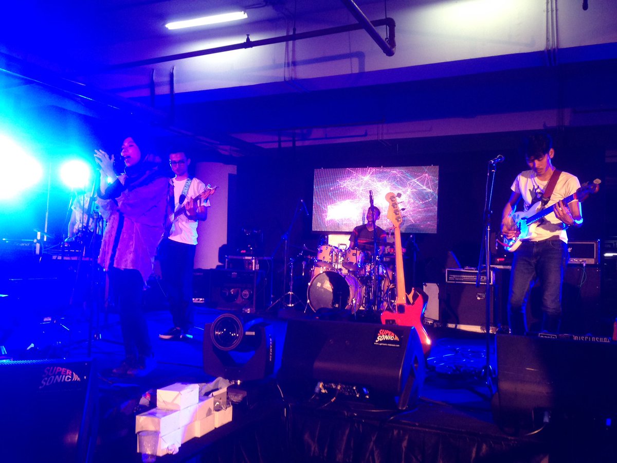 Hae music gallery!! Sampai jumpa besok kami ada di stage B pukul 18.30 WIB. See u hollybuddies ;) #HollywoodNobody #7thMusicGallery