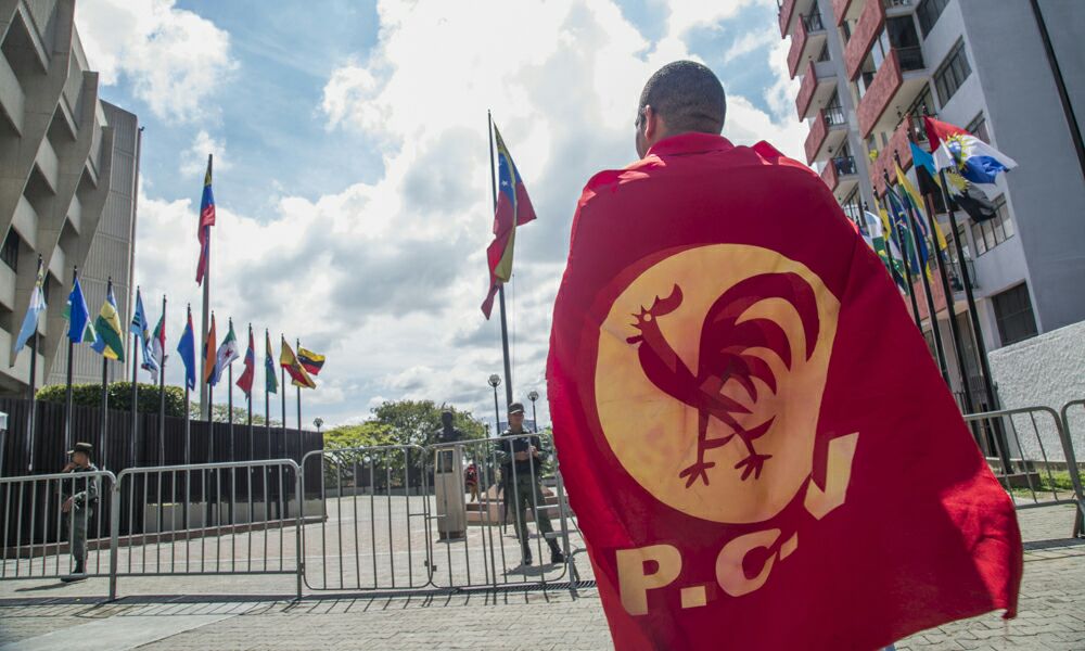 Jotaceve1947's tweet photo. #Noticias | Dirigentes regionales del @FNLCT se concentraron en el Tribunal Supremos de Justicia para adherirse la solicitud de nulidad. https://t.co/CODE5qXquF