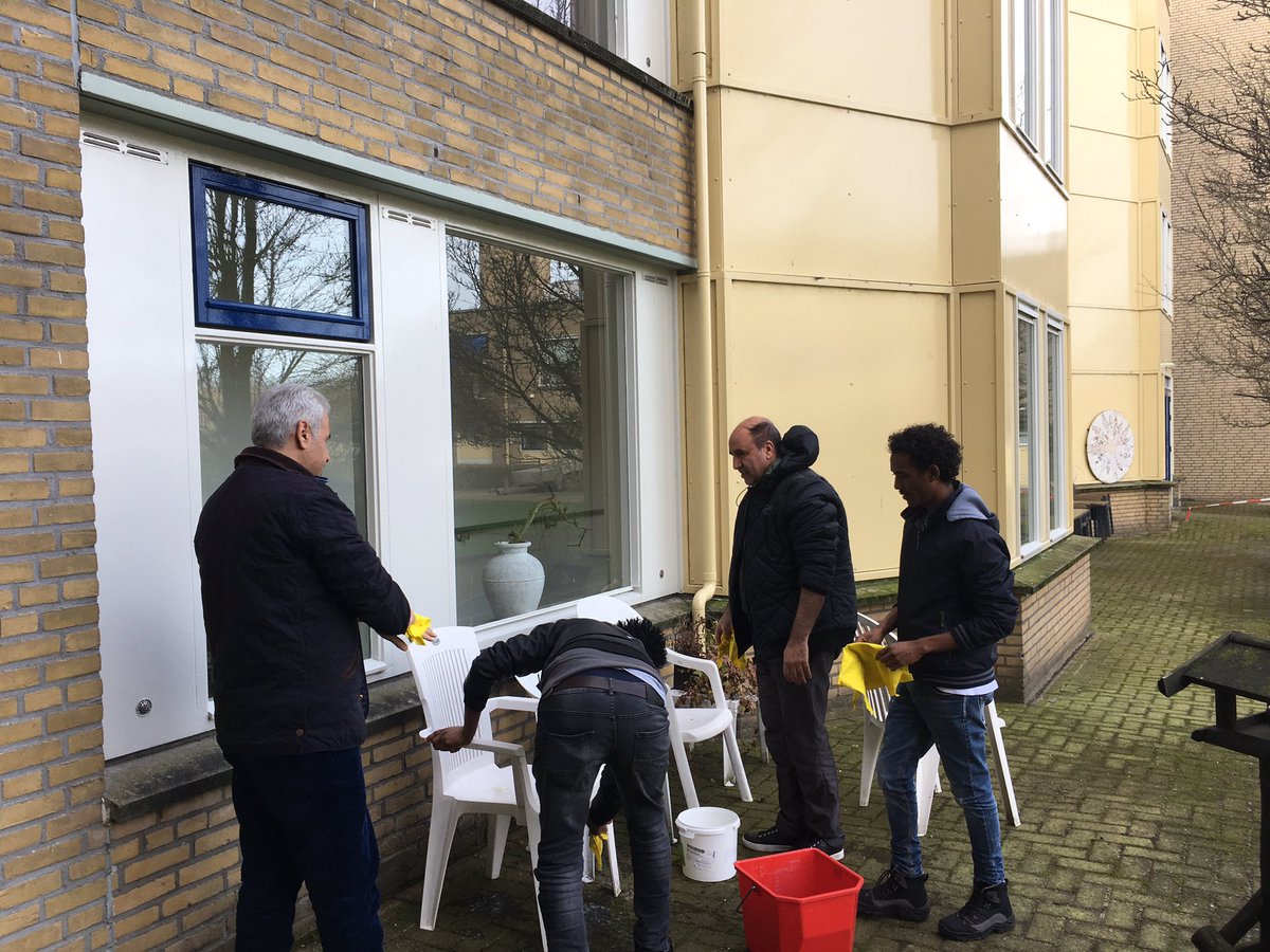 VWNNDFM's tweet photo. De eerste enthousiaste statushouders in de @DeFryskeMarren1 in actie voor #Nldoet https://t.co/COOYiCK718