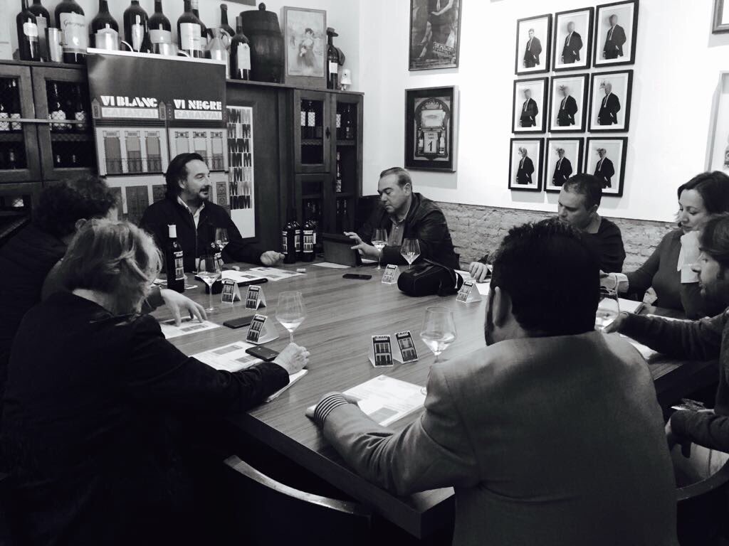 Presentados esta mañana el vi blanc y el vi negre de Cabanyal en Casa Montaña #josocabanyal