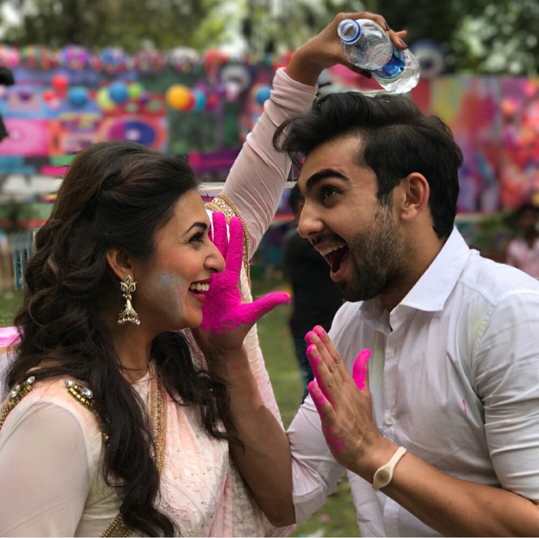 Divyanka_T_'s tweet photo. Moment 😭😍😘😘😘 @Divyanka_T @verma_abhishek5 https://t.co/TFIWIeDyMM