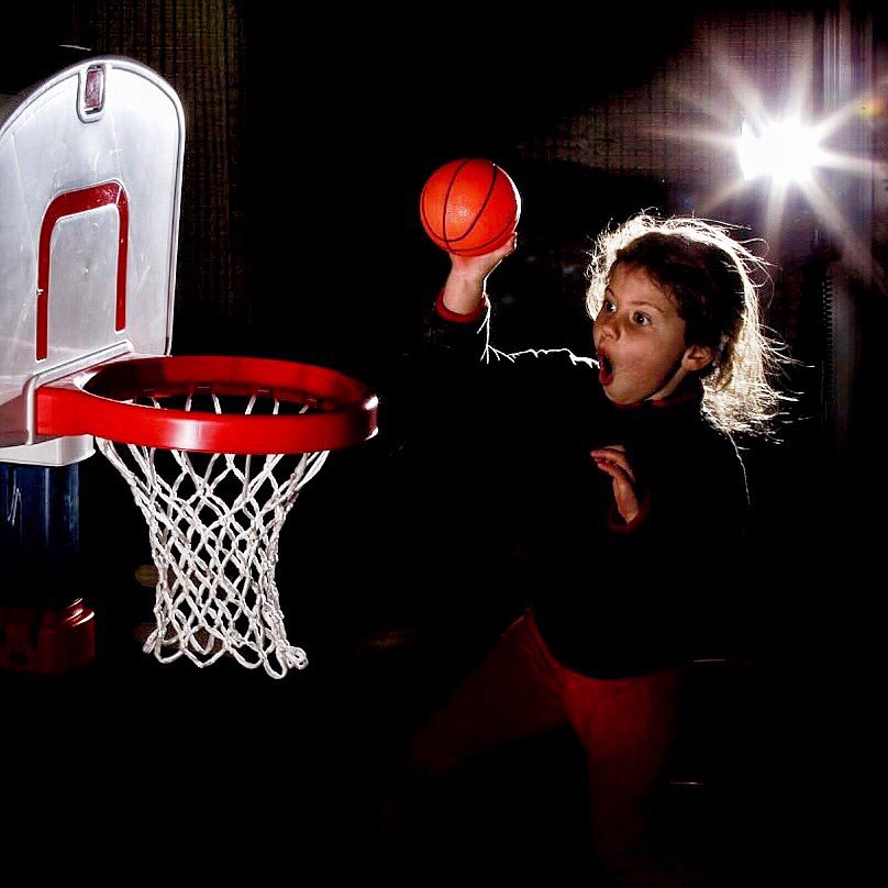 jayaphoto's tweet photo. Flying high into the #weekend #HappyFriday #basketball #strobist https://t.co/u8uipW9CNV