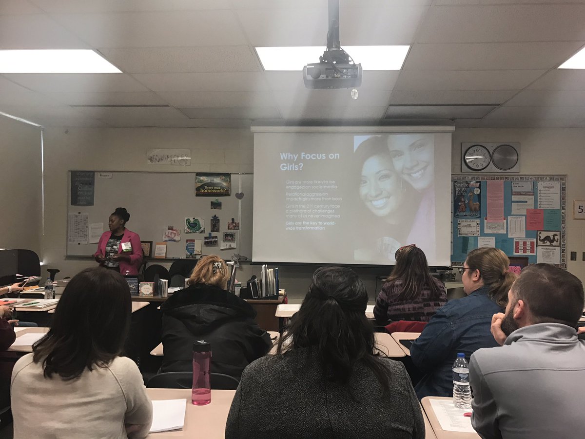 Earlier session all about middle school boy. Not it time to focus on the girls #mamse