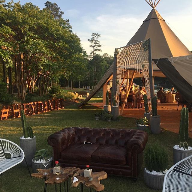 jammdj's tweet photo. #FlashbackFriday to one of our many beautiful weddings last summer! https://t.co/w4o87Rzkap