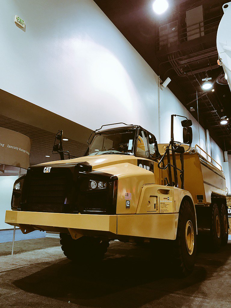 MegaCorpWW's tweet photo. Come to our booth to check out our Mega MAC 8,000 gallon CAT740B water tank #conexpo2017 #empiresw #genuinemega https://t.co/7xw29zQDR1