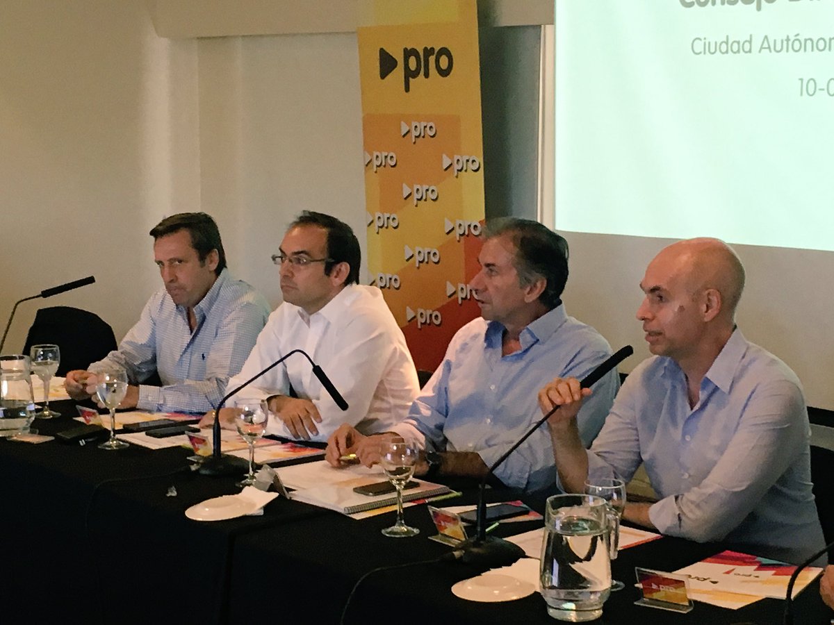 SchiavoniH's tweet photo. Abrimos el primer Consejo Directivo Nacional de @proargentina junto a @franquintana @horaciorlarreta https://t.co/su0vgVefLv