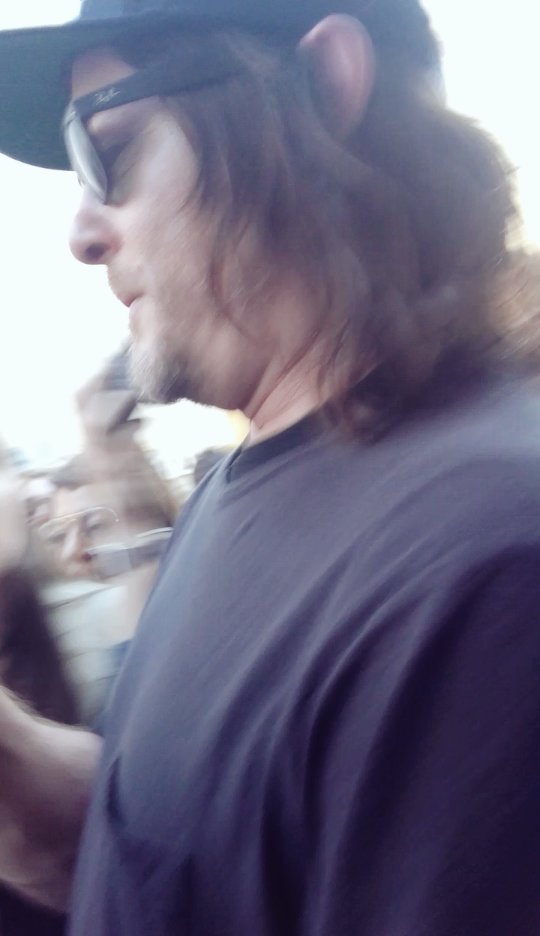 I MET <a href="/JDMorgan/">Jeffrey Dean Morgan</a> and <a href="/wwwbigbaldhead/">norman reedus</a> OMG  💕