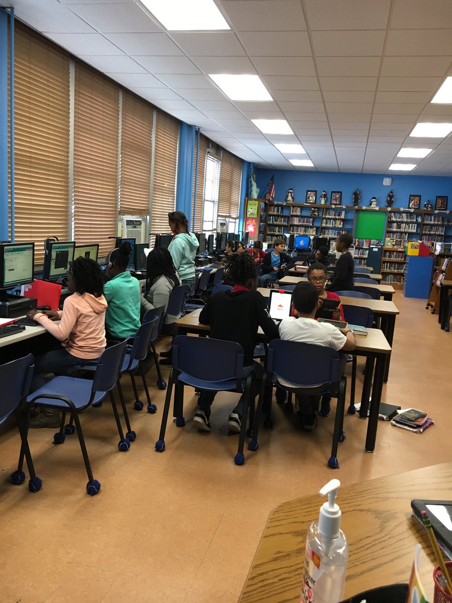 HTH Library/Mrs Osso (@mrsosso) on Twitter photo 6th grade lunch lab, students working on projects and makerspaces <a href="/ViewHTH/">HTH Humanities</a> #gomules 6th grade lunch lab, students working on projects and makerspaces <a href="/ViewHTH/">HTH Humanities</a> #gomules