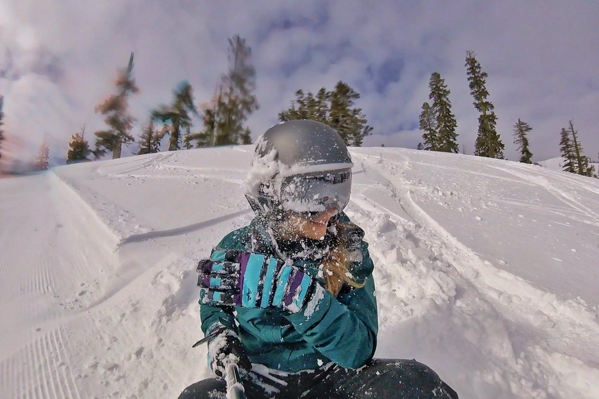 TheRealHikeUp's tweet photo. Get to the hospital because these #tahoe #pow days are sick https://t.co/zLHAnu8Iti